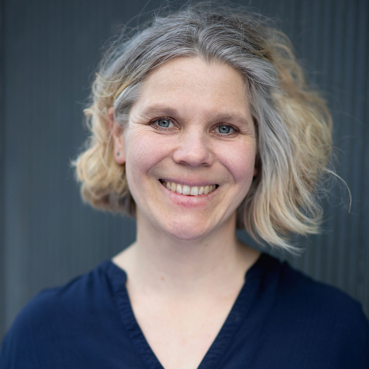 Porträt von Dorothee Heuing, Inklusionsberaterin der EAA Berlin - Beratung zu Inklusion und Beschäftigung von Menschen mit Schwerbehinderung.